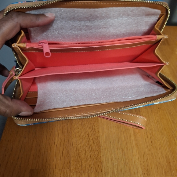 Dooney & Bourke X Disney Vacation Club 2022 Wallet / Wristlet - Picture 9 of 16